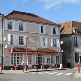 Hôtel du lion d'or โรงแรมในCoulanges-sur-Yonne