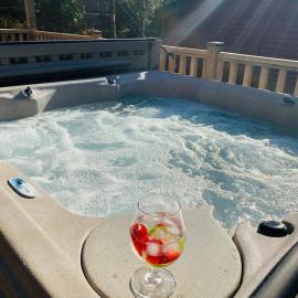Viesnīca Owls House - Lodge with hot tub- Lake District pilsētā Vindermīra
