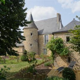 Manoir de la Grand'Cour, hotel a Soulgé-sur-ouette