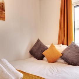 Walter House, hotel din Edgware