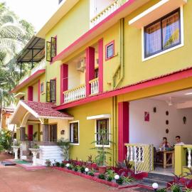 Laliguras Villa Beachside Escape - 100m from Candolim Beach, hotel a Candolim