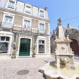Best Western Plus Hôtel D'Angleterre - Centre historique, hotel u gradu Burž