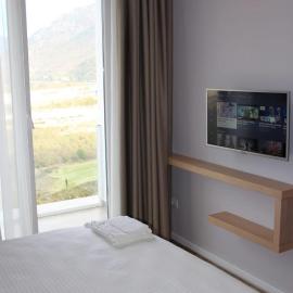 Hotel Auto Grill Roberti、Tepelenëのホテル