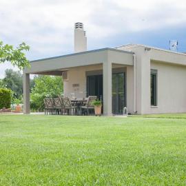 Luxury Villas 1, hotel in Nei Poroi