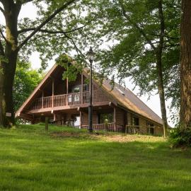 Pantglas Hall Holiday Lodges and Leisure Club, hotelli kohteessa Carmarthen