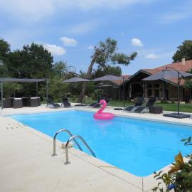 Les Terrasses des Mimosas: Caumont-sur-Garonne şehrinde bir otel