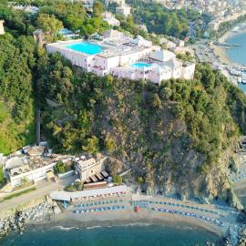 Hotel Punta San Martino, готель у місті Аренцано