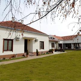 Mladenovic apartments, hotel in Kladovo