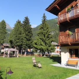 Villa Americana Chambres d'Hotes, hotel in Champoluc