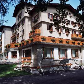Hotel Des Geneys, hotel u gradu Bardonekja