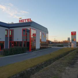 TOP HOTEL, hotelli kohteessa Vértesszőlős