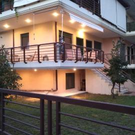 Garden maisonnette 2-bedrooms sleeps 6 adults 200m from sandy beach