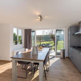 Welcome in - Vakantiehuis met grote zonnige tuin, aan het Veerse meer I Inlaag 20, hotel in Wolphaartsdijk