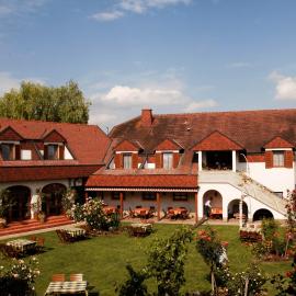 Hotel Weingut Rosenhof, Hotel in Illmitz