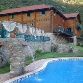 Dionysus Village Resort: Mousthéni şehrinde bir otel