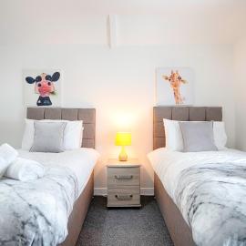 Perfect Swansea Base for Families & Friends