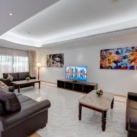 J5 Holiday Homes Mirdif