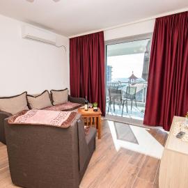 Celebrity Style Lux Apartment, hotel din Bar