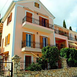 Korona Apartments, hotelli kohteessa Vathý