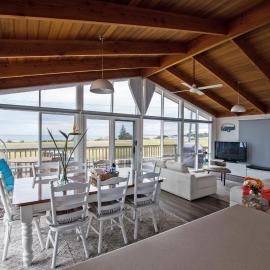 Stunning Waterfront only 10 minutes to Phillip Island - FREE EV UNIT 7kW for electric cars - pet friendly, fireplace FREE WIFI wine & chocolates