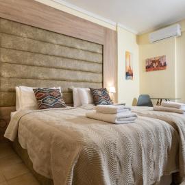 Seven Heaven Premium Suites، فندق في سلانيك