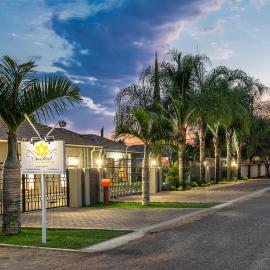 Orchid Luxury Boutique Guesthouse: Gaborone şehrinde bir otel