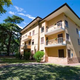 Residence Royal House, ξενοδοχείο στη Ρίβα ντελ Γκάρντα