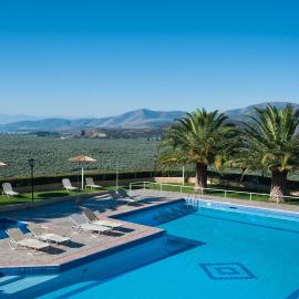 Chrissa Camping Rooms & Bungalows, hotel sa Delfoi