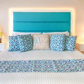 Luxe Beach Resort, hotel di Discovery Bay