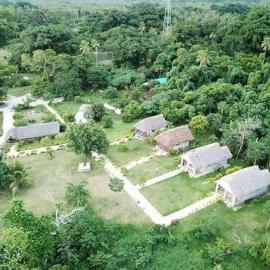 Alofa Beach Bungalows, hotelli kohteessa Lénakel