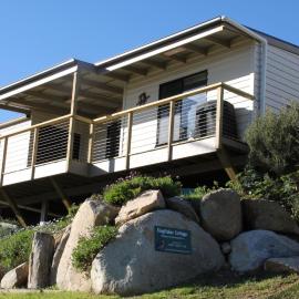 KINGFISHER COTTAGE Beachfront at the Binalong Bay – hotel w mieście Binalong Bay