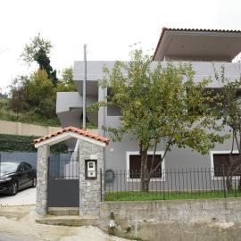 House Evia, khách sạn ở Strópones