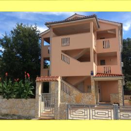 Apartments Coral, Klimno, island Krk, hotell i Klimno