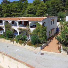 Holiday home for 5 people, 200 meters from the sea and free wi-fi, hotel v destinaci Case San Marco