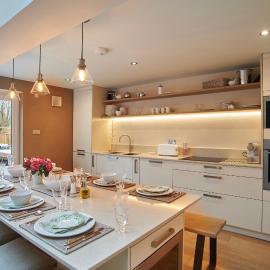 Hydrangea House - Luxury Hideaway with Hot Tub - Sleeps 10 - Pets Welcome!, hotel a Hythe