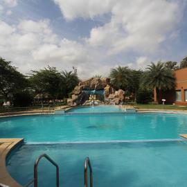 Golden Amoon Resort、Narasapuraのホテル