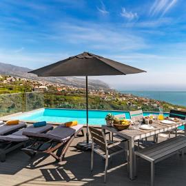 Villa Clementina | Cliffs&Ocean | Heated Pool, hotell i Prazeres
