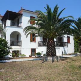 Liossis Rooms & Apartments, hotel in Skopelos Town