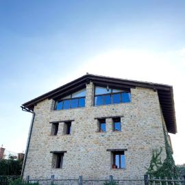 Masia de la Serra de la Cogulla, hotel in Peñarroya de Tastavins