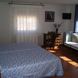Habitaciones Casa Rural El Sauce, хотел в Nohales