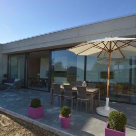 Modern Dalhem Villa with Views, hotel u gradu Dalhem
