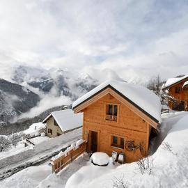 Chalet proche télécabine Alpe d'Huez, hotel LʼHuez városában 