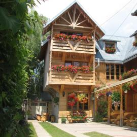 Pension Crizantema, Hotel in Vatra Moldoviţei