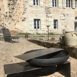 LA CURE grande maison de charme de 2 a 14 personnes, hotel i Saint-Urcize