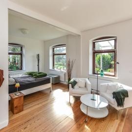 Kanalvilla - Urlaub am Nord-Ostseekanal - zwei Ferienwohnungen im Angebot- eine im Dachgeschoss und eine Wohnung mit Garten