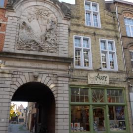 BelArté framing shop, spacious apartment with garage in the heart of Ieper, hotell i Ieper