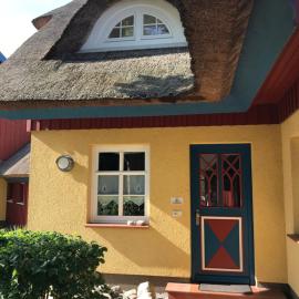 "Matrosenlogis" by Ferienhaus Strandgut, hotell i Born