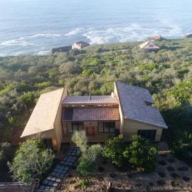 Earth Wind and Ocean 33, hotel sa George