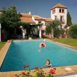 Cortijo El Triguero N-398 Ctra Carmona – El Viso del Alcor Km 18, hotel i Carmona