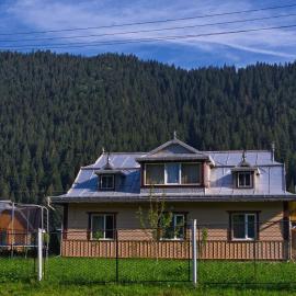 Садиба Там де гори, hotel in Krivorovnya